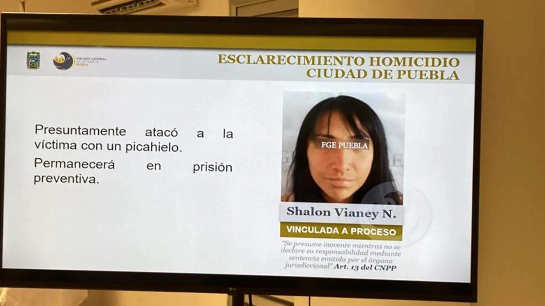 Una mujer señalada de cometer el asesinato de un hombre el mes pasado, dentro de un inmueble en obra negra en la colonia Ángeles del Sur, fue aprehendida